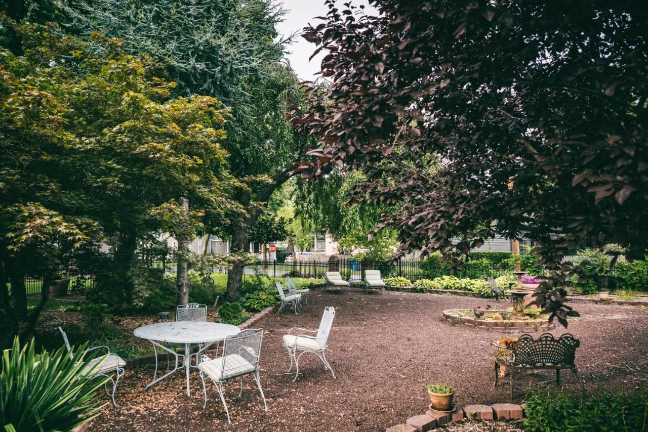 Hummingbird Inn Истон Экстерьер фото