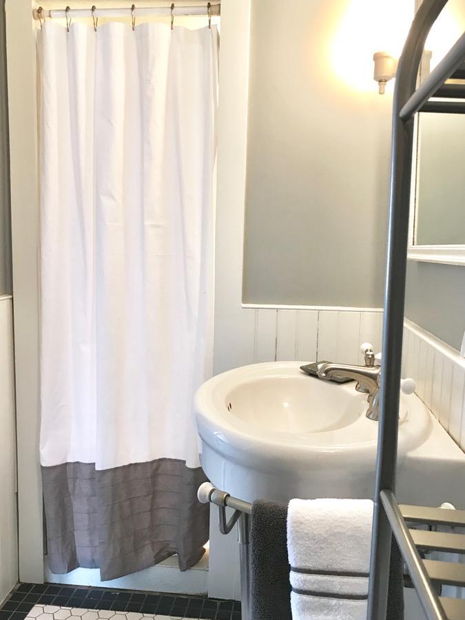 Hummingbird Inn Истон Экстерьер фото